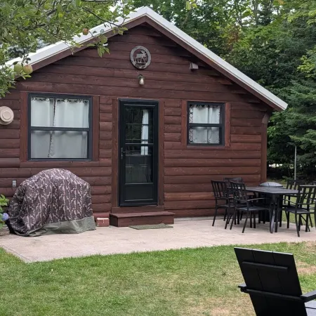 Charming 1-Bedroom Cabin, Quiet Neighborhood in Grand Marais, Pet Friendly