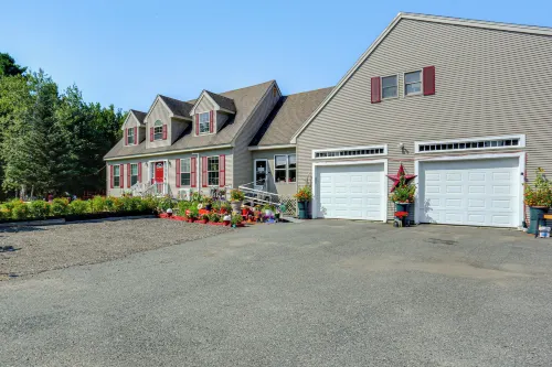 3 Mi to Shore! Searsport Apt w/ Shared Pool - 2 estrellas