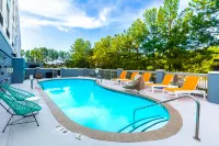 Aloft Columbia Harbison - Pools