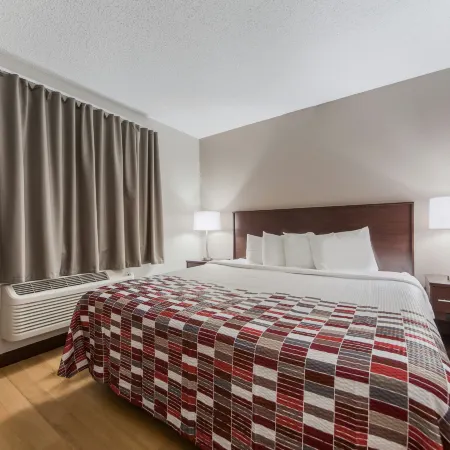 Red Roof Inn & Suites Omaha - Council Bluffs