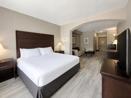 Country Inn & Suites by Radisson, Pensacola West, FL - parking
