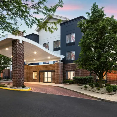 Fairfield Inn & Suites Columbus East Отели рядом с достопримечательностью «Развлекательный центр "Волшебная гора"»