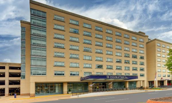DoubleTree by Hilton St. Louis Forest Park