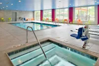 Home2 Suites by Hilton DuPont - parking