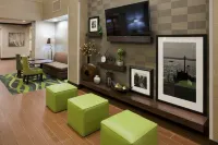 Hampton Inn & Suites Minneapolis West/Minnetonka - Pet friendly