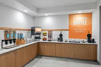 Hampton Inn & Suites Nashville @ Opryland - 2-Star