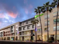 Holiday Inn Express & Suites GLENDALE DOWNTOWN by IHG Hotels near غريفيث بارك