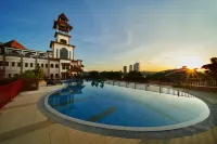 DoubleTree by Hilton Putrajaya Lakeside - Infinity Pools