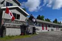 Port Loring Northland Motel - parking