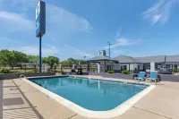 Best Western Regency Inn  Suites - parking
