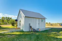 Pet-friendly Farmhouse Suite w/ Patio in Vaughn! - Wifi