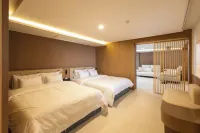 Hound Hotel Jeonju Ajung District - 2-Star