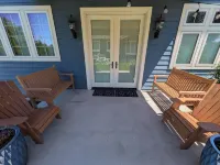 Luxurious newly constructed estate nestled in the quiet Talbot Hill neighborhood - 3 étoiles
