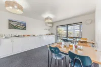 Harbourside Lodge - breakfast