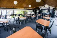 Fiordland Hotel - breakfast