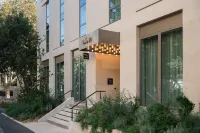 Ruby Lilou Hotel Marseille by IHG - Park Yeri