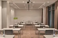 Super 8 by Wyndham Augsburg - بار