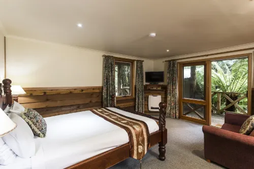 Cradle Forest Inn - parking