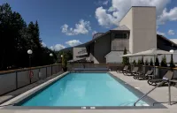 The Crystal Lodge - Pools