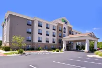 Holiday Inn Express & Suites Selma Отели в г. Сельма