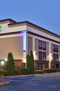 hotels in norcross ga with indoor pool