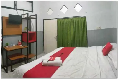 RedDoorz Plus Near Alun Alun Sumenep Hoteller i Pangarangan