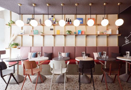 프렌치 띠어리 룸 전경