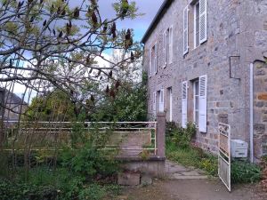 Pretty Cottage Near Veloscenie on Road to Mt St Michel