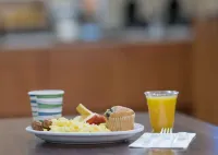 Comfort Inn & Suites - Aamiainen