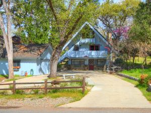 Yosemite Wonderland Chalet