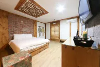 Jeonju Sanchaek Hanok Hotel Hotels in Jeonju