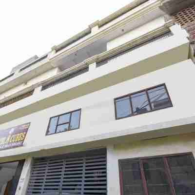OYO 76334 Eight Cubes Hotel Exterior