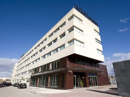 PCM Forum Alcala Отели рядом с достопримечательностью «Museo de Esculturas al Aire Libre FINAL»