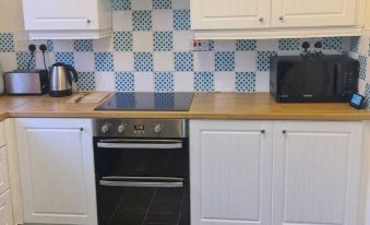 Lovely 2-Bed House in Bolton Greater Manchester