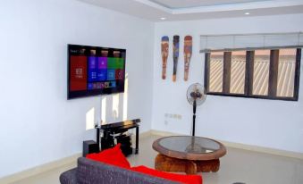 Inviting 2-Bed Apartment in Lagos -Canal Views