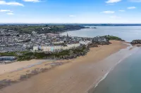 7 South Beach Court - Sea Front Apartment with Spectacular Sea Views