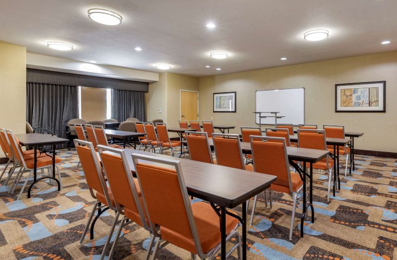 Comfort Suites photo 5