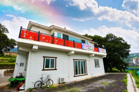 Namhae Yunseljung Pension Отели в г. Намхэ