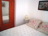 Merlot Cottage for 4 People in the Heart of the Vineyard Hotels in Badens