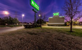 HomeTowne Studios Dallas - Mesquite
