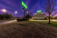 HomeTowne Studios Dallas - Mesquite