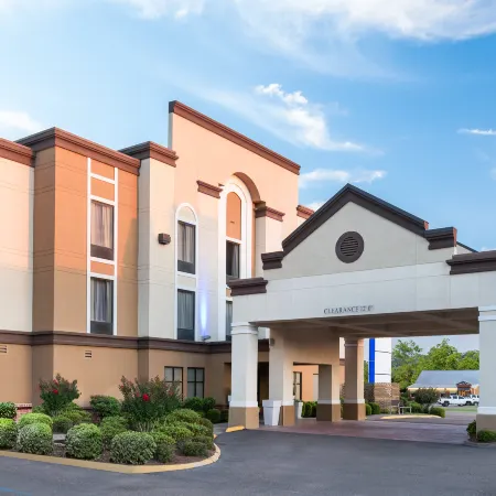 Holiday Inn Express & Suites GRENADA by IHG