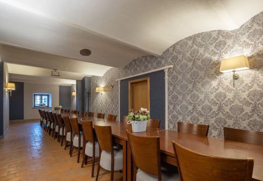 피틀라운 샤토 호텔 츠테니체