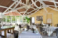 Logis Domaine de Valaudran - piscina