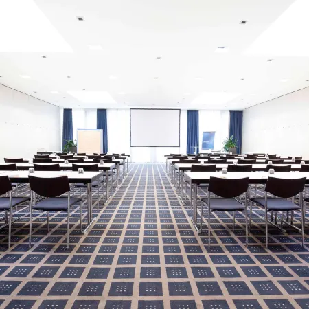Novotel Muenchen Messe Отели рядом с достопримечательностью «Выставочный центр Мюнхена»