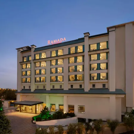 Ramada by Wyndham New Delhi Pitampura Отели рядом с достопримечательностью «Северный Дели»
