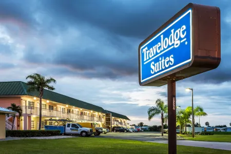 Travelodge Suites by Wyndham Lake Okeechobee Отели в г. Okeechobee