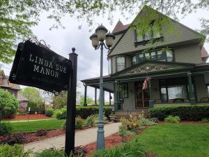 Linda Sue Manor