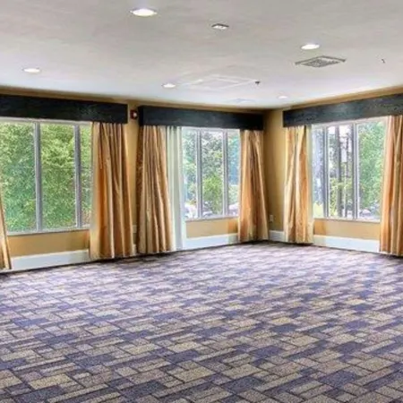 Quality Inn & Suites Greenville Near Downtown Отели рядом с достопримечательностью «Театр Warehouse»