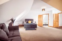 Threeways Retreat with Heated Swimming Pool